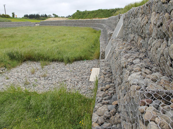 西安河道铅丝石笼治理多少钱一平米？